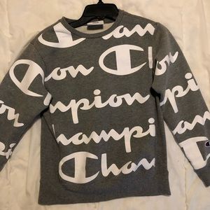 CHAMPION ALL OVER LOGO CREWNECK SWEATER